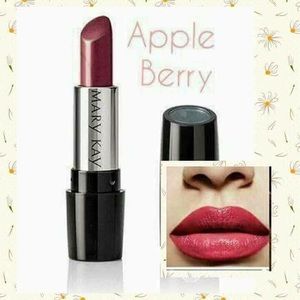 ✨HPx2✨ Mary Kay Lipstick - Apple Berry